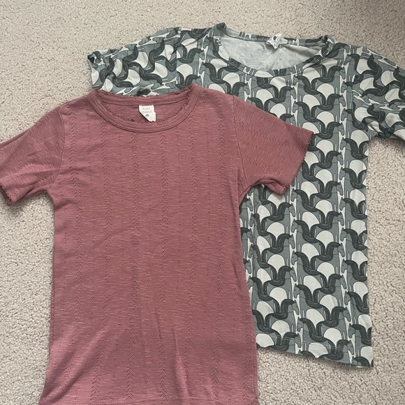 Girls Kate Quinn t-shirts size 8 - Picture 1 of 2